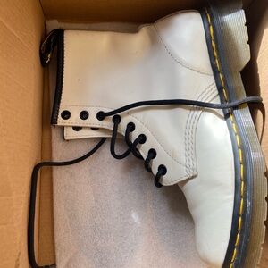 Doc Martens White Leather Lace-Up Boots sz 7